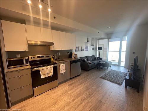 B906-3200 Dakota Common, Burlington, ON - Indoor Photo Showing Kitchen With Stainless Steel Kitchen