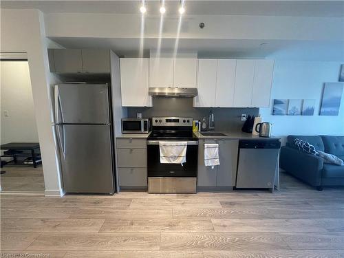 B906-3200 Dakota Common, Burlington, ON - Indoor Photo Showing Kitchen With Stainless Steel Kitchen