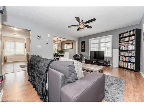 58-71 Garth Massey Drive, Cambridge, ON - Indoor Photo Showing Living Room