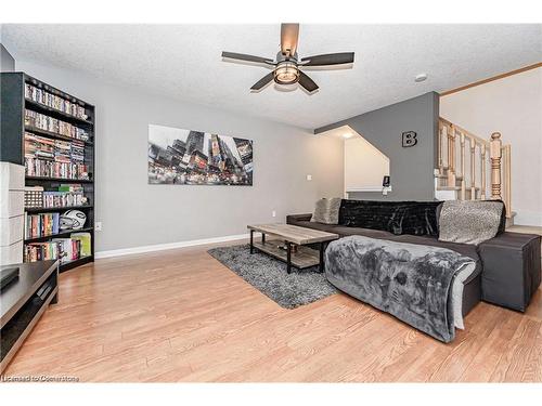 58-71 Garth Massey Drive, Cambridge, ON - Indoor Photo Showing Living Room