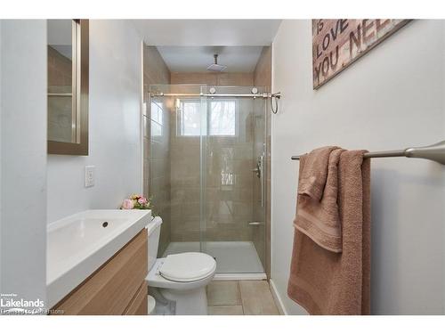 53 Lindale Avenue, Tiny, ON - Indoor Photo Showing Bathroom