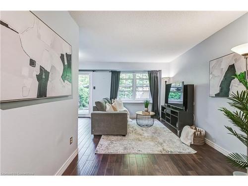 157-1951 Rathburn Road E, Mississauga, ON - Indoor Photo Showing Living Room