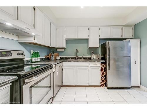 157-1951 Rathburn Road E, Mississauga, ON - Indoor Photo Showing Kitchen