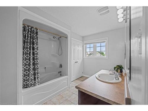 35 Freure Drive, Cambridge, ON - Indoor Photo Showing Bathroom