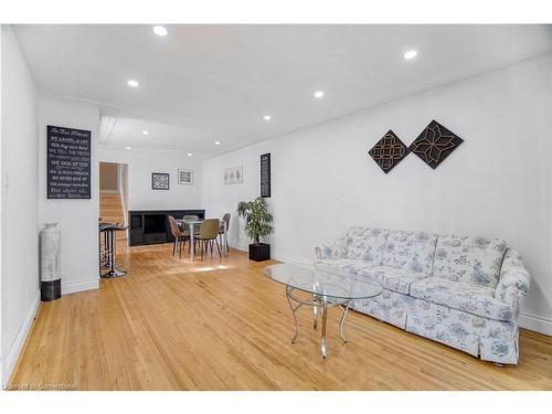 370 Fountain Street S, Cambridge, ON - Indoor Photo Showing Living Room