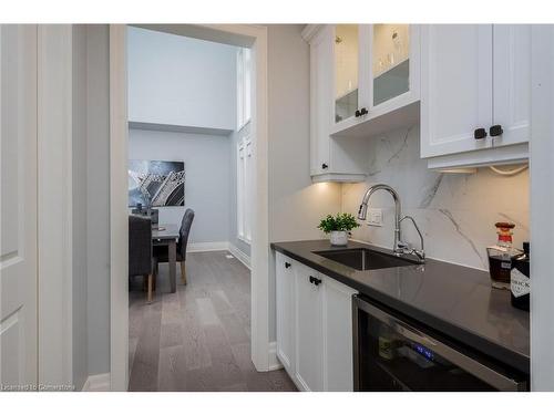 1644 Rizzardo Crescent, Innisfil, ON - Indoor Photo Showing Kitchen