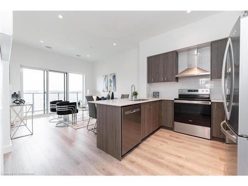 1806-15 Glebe Street, Cambridge, ON - Indoor Photo Showing Kitchen With Stainless Steel Kitchen With Double Sink