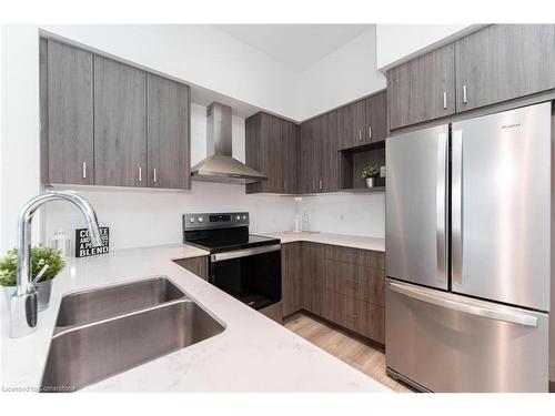 1806-15 Glebe Street, Cambridge, ON - Indoor Photo Showing Kitchen With Stainless Steel Kitchen With Double Sink