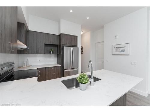 1806-15 Glebe Street, Cambridge, ON - Indoor Photo Showing Kitchen With Stainless Steel Kitchen