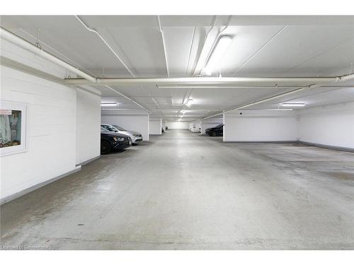 1806-15 Glebe Street, Cambridge, ON - Indoor Photo Showing Garage