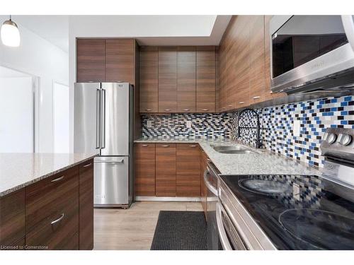 2103-318 Spruce Street, Waterloo, ON - Indoor Photo Showing Kitchen With Stainless Steel Kitchen