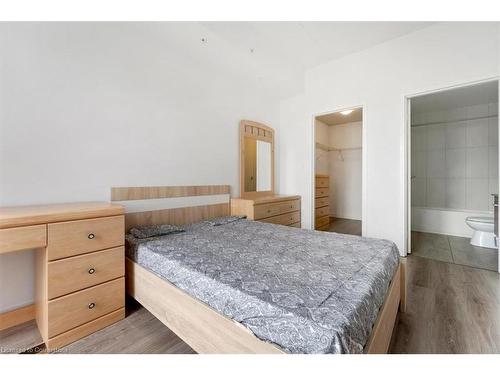 2103-318 Spruce Street, Waterloo, ON - Indoor Photo Showing Bedroom