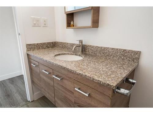 2103-318 Spruce Street, Waterloo, ON - Indoor Photo Showing Bathroom