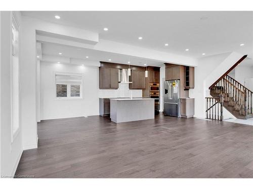 183 Longboat Run, Brantford, ON - Indoor Photo Showing Kitchen