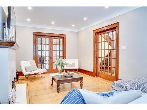 77 Proctor Boulevard, Hamilton, ON - Indoor Photo Showing Living Room