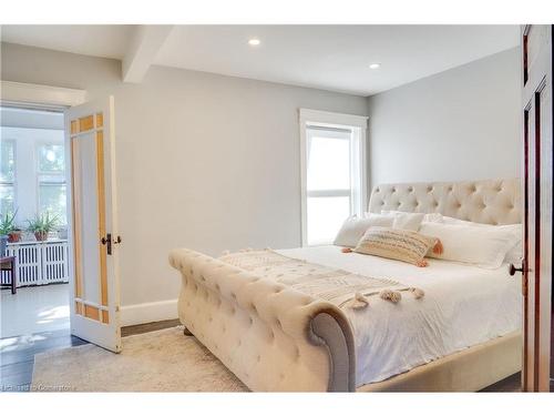 77 Proctor Boulevard, Hamilton, ON - Indoor Photo Showing Bedroom