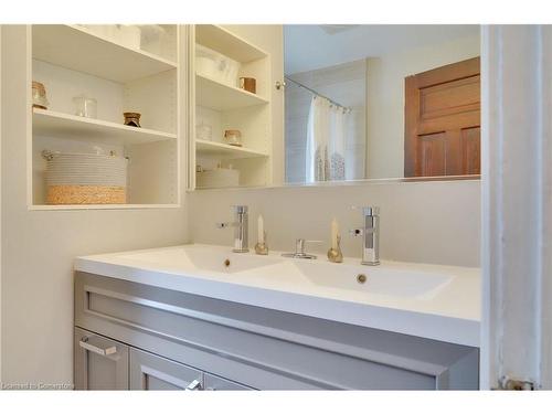 77 Proctor Boulevard, Hamilton, ON - Indoor Photo Showing Bathroom