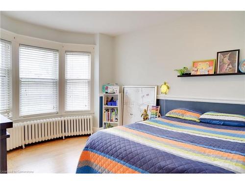 77 Proctor Boulevard, Hamilton, ON - Indoor Photo Showing Bedroom