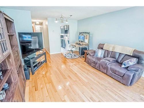 102 Pennyhill Drive, Toronto, ON - Indoor Photo Showing Living Room