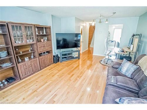 102 Pennyhill Drive, Toronto, ON - Indoor Photo Showing Living Room