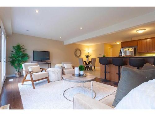 523 Windflower Crescent, Kitchener, ON - Indoor Photo Showing Living Room