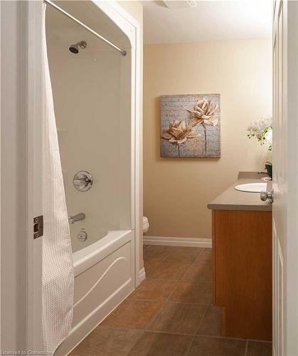 523 Windflower Crescent, Kitchener, ON - Indoor Photo Showing Bathroom