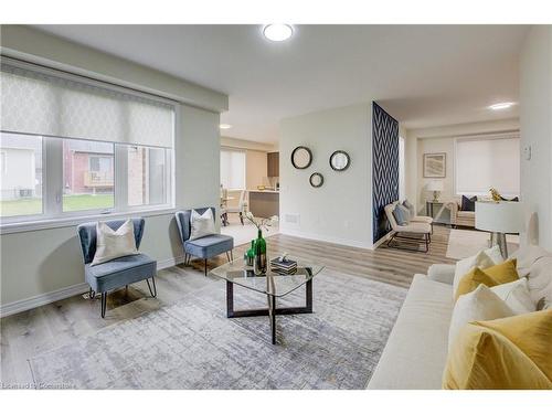 18 Elliot Avenue E, Fergus, ON - Indoor Photo Showing Living Room