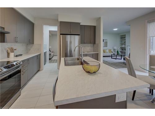 18 Elliot Avenue E, Fergus, ON - Indoor Photo Showing Kitchen With Double Sink With Upgraded Kitchen