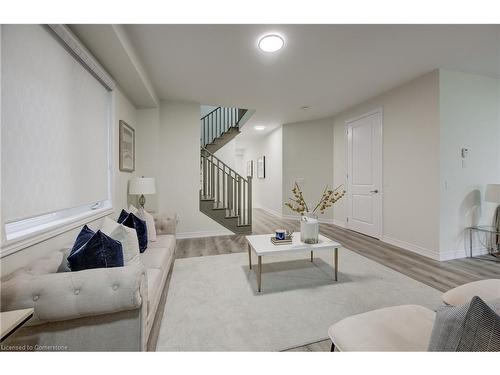 18 Elliot Avenue E, Fergus, ON - Indoor Photo Showing Living Room