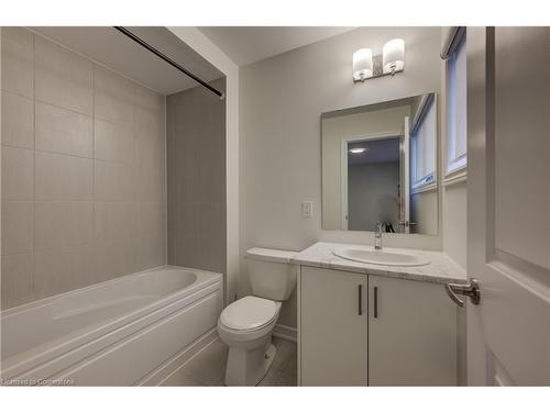 18 Elliot Avenue E, Fergus, ON - Indoor Photo Showing Bathroom