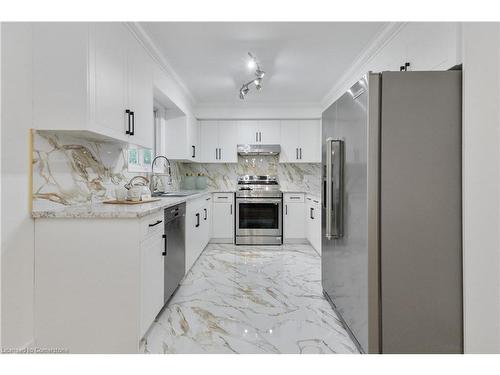 452 Exmouth Circle, London, ON - Indoor Photo Showing Kitchen