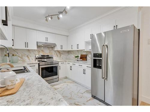 452 Exmouth Circle, London, ON - Indoor Photo Showing Kitchen With Double Sink