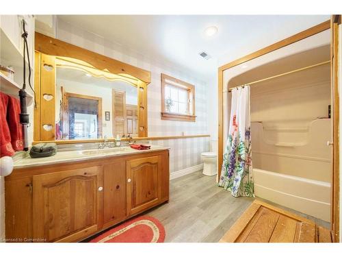 170 Cleaver Road, Brantford, ON - Indoor Photo Showing Bathroom