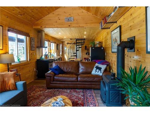 17-93 Rye Road, South River, ON - Indoor Photo Showing Living Room