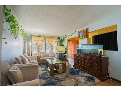 48 Corinth Court, London, ON - Indoor Photo Showing Living Room