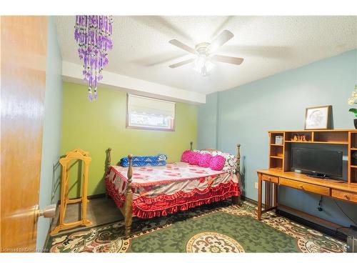 48 Corinth Court, London, ON - Indoor Photo Showing Bedroom