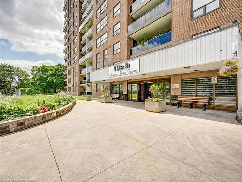 1411-4 Lisa Street, Brampton, ON - Outdoor