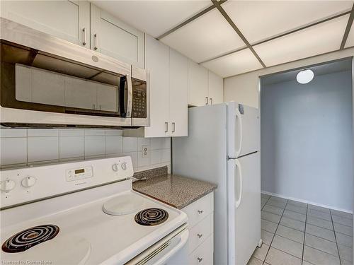 1411-4 Lisa Street, Brampton, ON - Indoor Photo Showing Kitchen