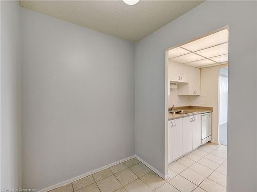 1411-4 Lisa Street, Brampton, ON - Indoor Photo Showing Kitchen With Double Sink