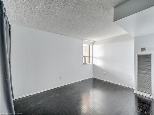 1411-4 Lisa Street, Brampton, ON - Indoor Photo Showing Other Room