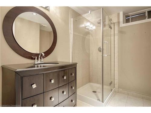 50 Bechtel Street, Cambridge, ON - Indoor Photo Showing Bathroom