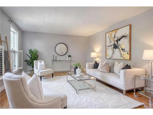 50 Bechtel Street, Cambridge, ON - Indoor Photo Showing Living Room