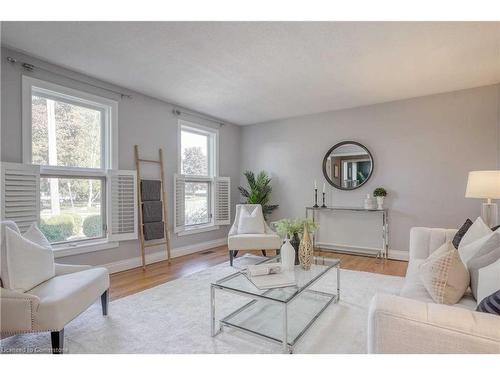 50 Bechtel Street, Cambridge, ON - Indoor Photo Showing Living Room