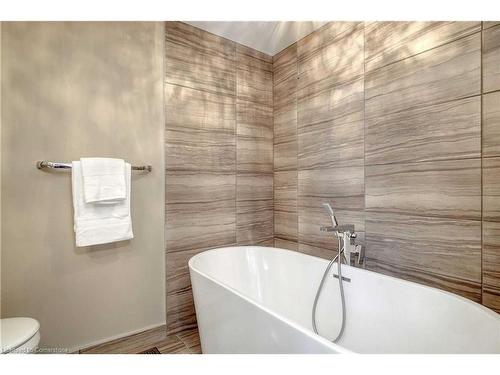 50 Bechtel Street, Cambridge, ON - Indoor Photo Showing Bathroom