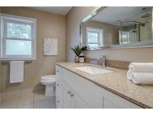 50 Bechtel Street, Cambridge, ON - Indoor Photo Showing Bathroom