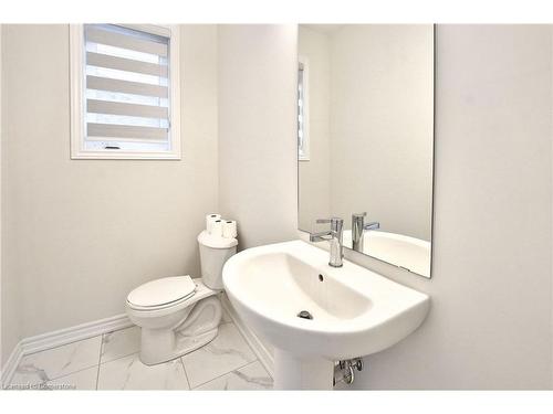 33 Gilham Way, Paris, ON - Indoor Photo Showing Bathroom