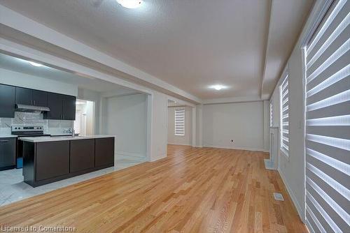 33 Gilham Way, Paris, ON - Indoor Photo Showing Kitchen