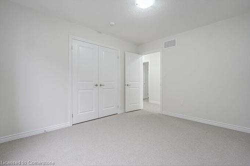 33 Gilham Way, Paris, ON - Indoor Photo Showing Other Room