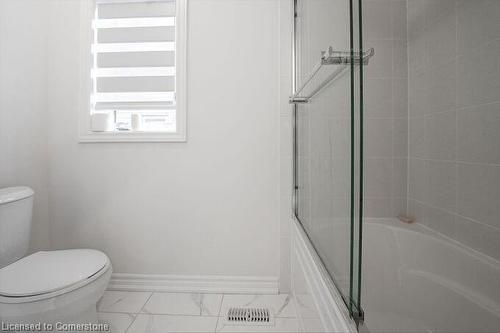 33 Gilham Way, Paris, ON - Indoor Photo Showing Bathroom