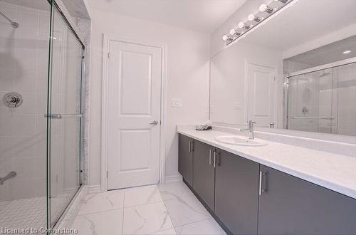 33 Gilham Way, Paris, ON - Indoor Photo Showing Bathroom